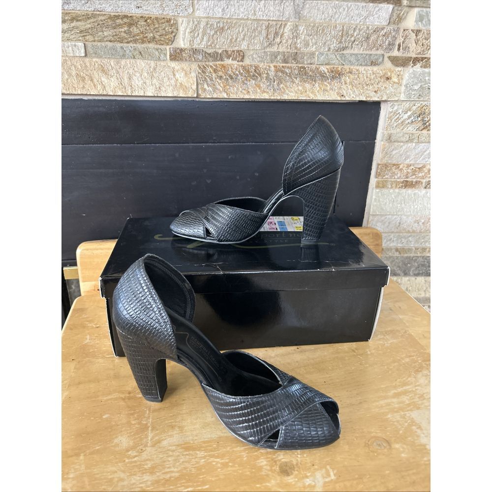Newport News Womens Shoes  Black Leather Alligator 3.5" heel ‎ Size 6 w/Box